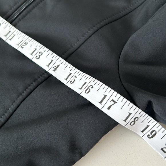 Bench Women's Black Jacket in good condition πποΈ - Picture 6 of 9